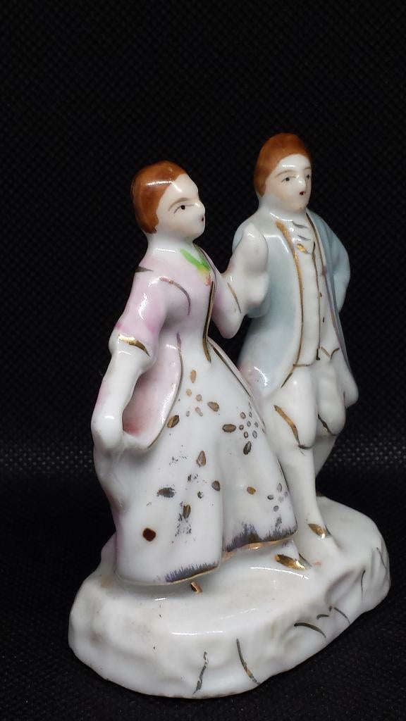 oud JAPANS Miniatuur BEELDJE ~ Victoriaans Paar HOFBAL, Ophalen of Verzenden