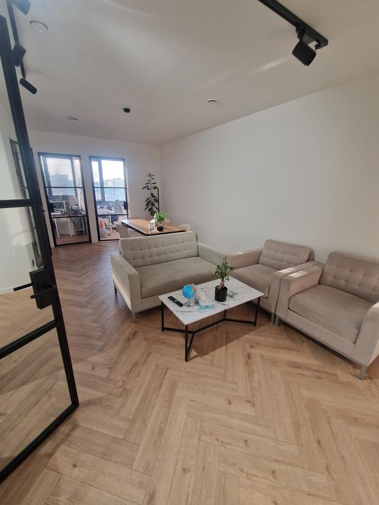 Te huur Barendrecht bedrijfspand 145m2 met eigen parkeerplek