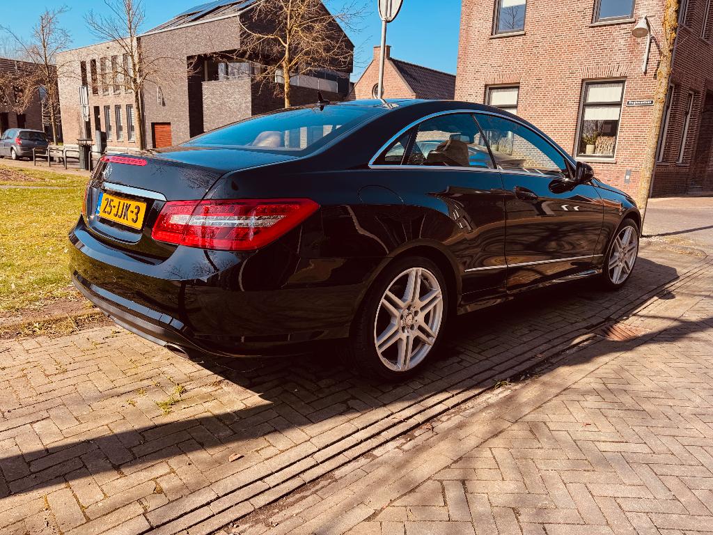 Mercedes-Benz E-Klasse 3.5 E350 CGI Coupe AUT 2009 Zwart AMG, Auto's, Automaat, Euro 5, Achterwielaandrijving, 1800 kg