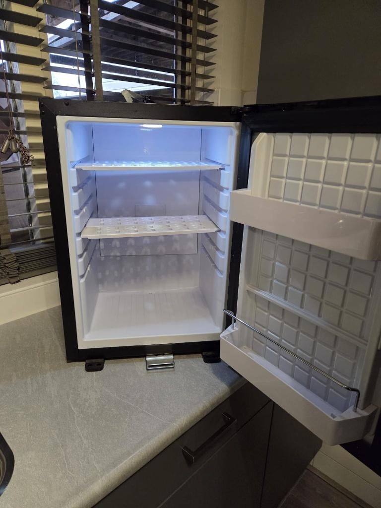 Gloednieuwe Kesser minibar te koop, Ophalen, Zonder vriesvak, Nieuw, Minder dan 75 liter