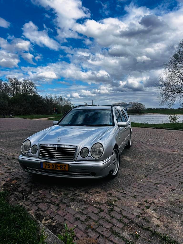 Mercedes-Benz E-Klasse 5.5 E55 V8 AMG Combi AUT 1998 Zilver, Auto's, Automaat, Achterwielaandrijving, 8 cilinders, Leder