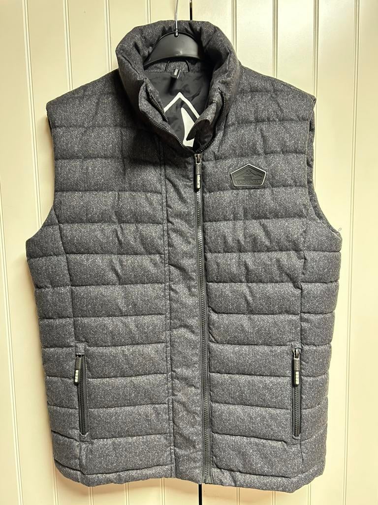 ZGAN bodywarmer Superdry maat L donkergrijs antraciet, Kleding | Heren, Bodywarmers, Ophalen of Verzenden, Zo goed als nieuw, Maat 52/54 (L)