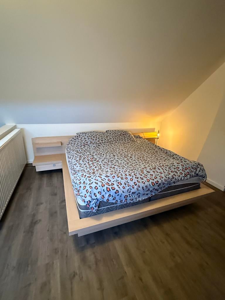2 persoons bed elektrisch verstelbaar en opbergkast en plank, Ophalen, Beige, Tweepersoons, 180 cm