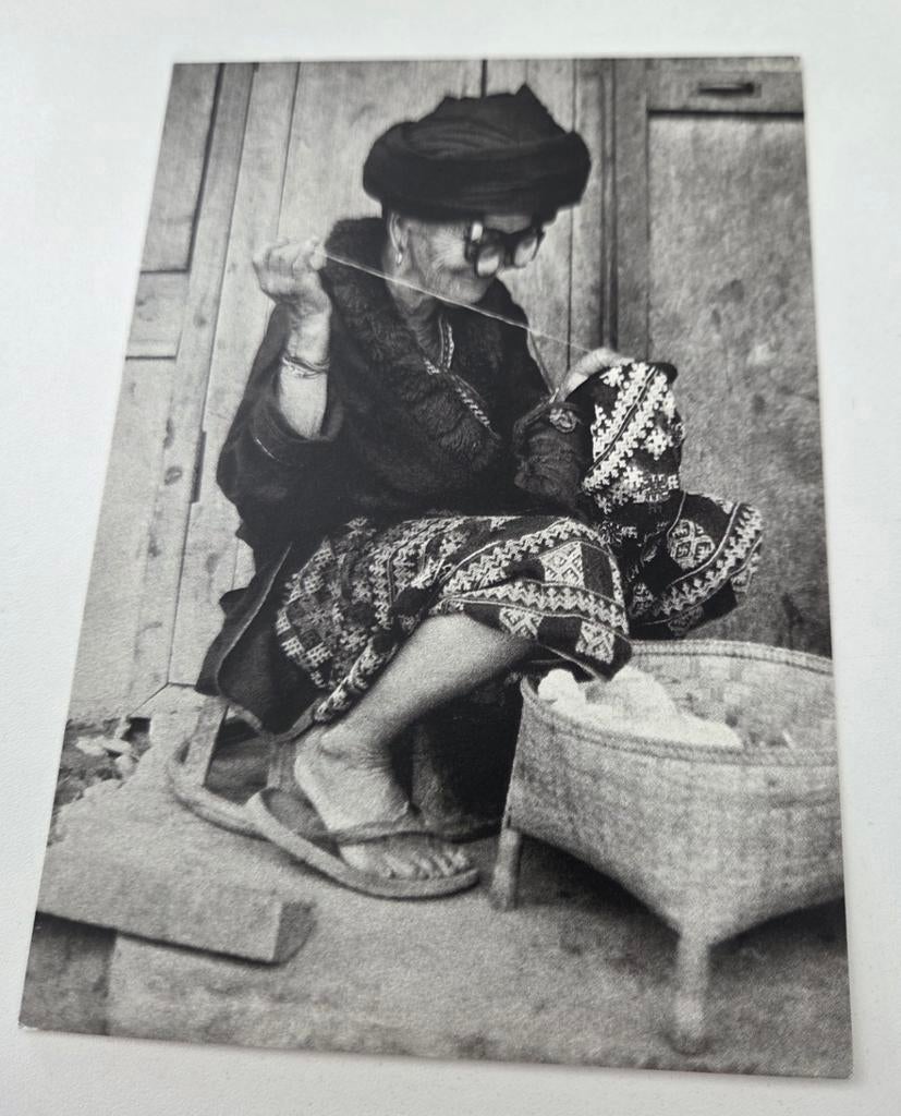 Zwart wit afbeelding Vietnamese vrouw aan het werk, Verzenden, Ongelopen, Overige thema's