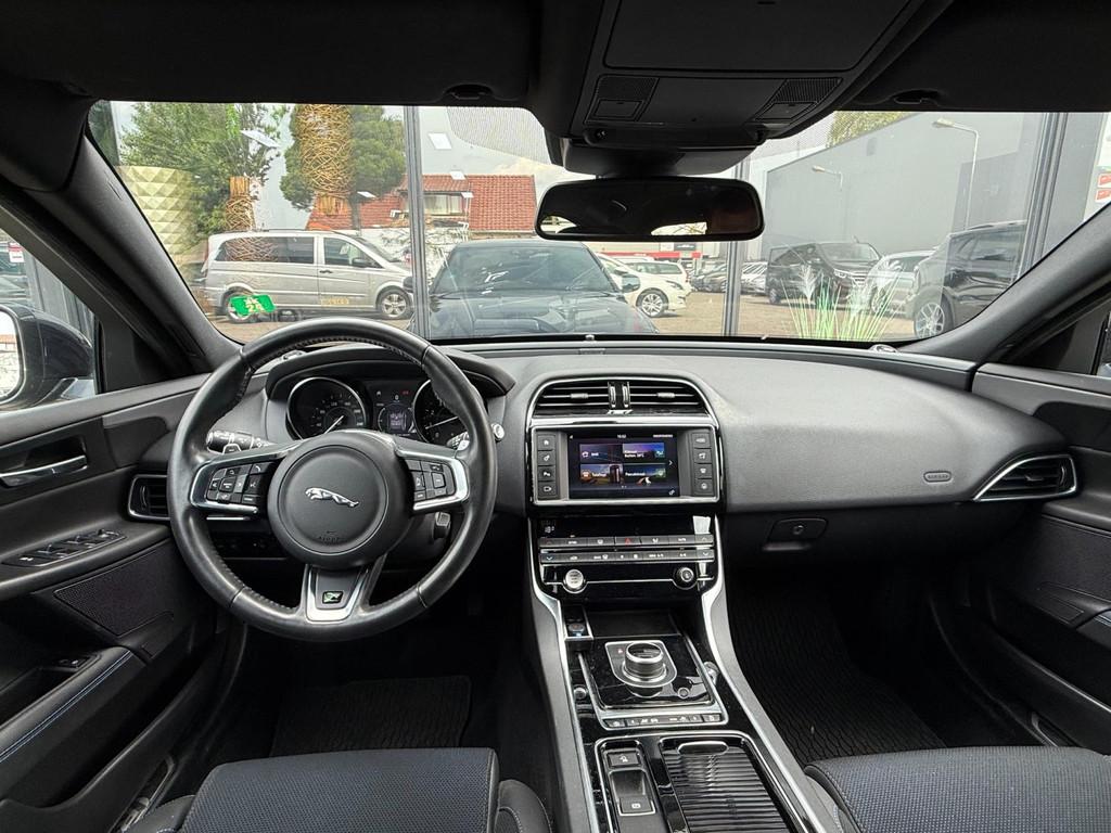 Jaguar XE 2.0 R-Sport DEALERONDERHOUDEN INC. BTW, Auto's, Jaguar, Automaat, Euro 6, 4 cilinders, Lichtsensor