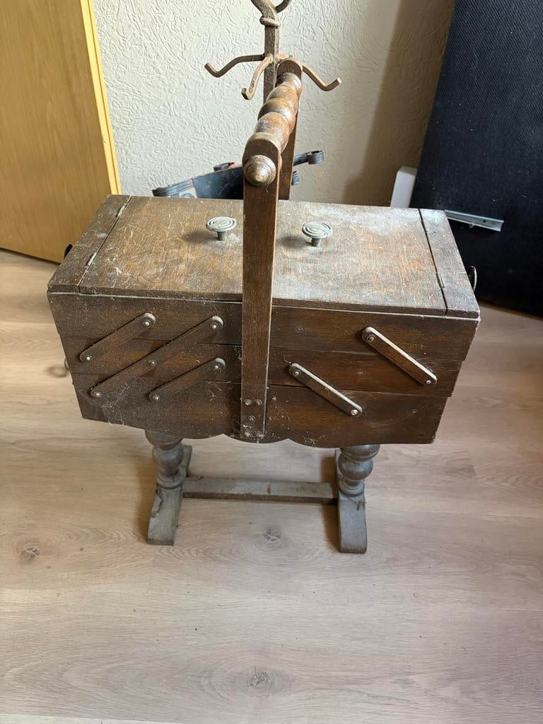 Antieke houten naaidoos op standaard, Antiek en Kunst, Ophalen