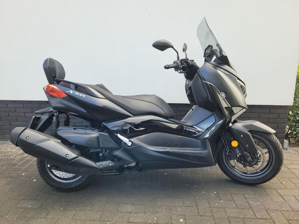 YAMAHA X MAX 400 IRON MAX-Paasaanbieding! 3999,-euro (bj 201
