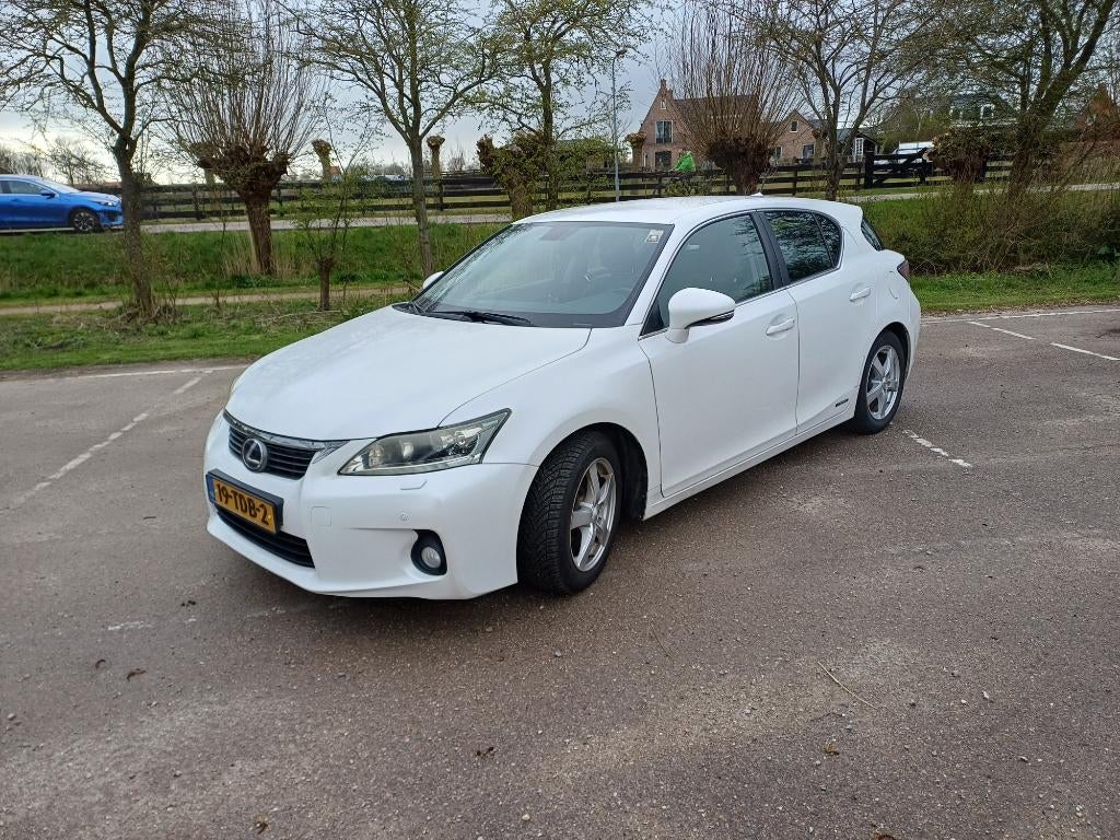Lexus CT200H Luxury Line (LL MM) 1.8 Hybrid 2012 Wit, Auto's, Lexus, Euro 5, Zwart, 4 cilinders, Wit