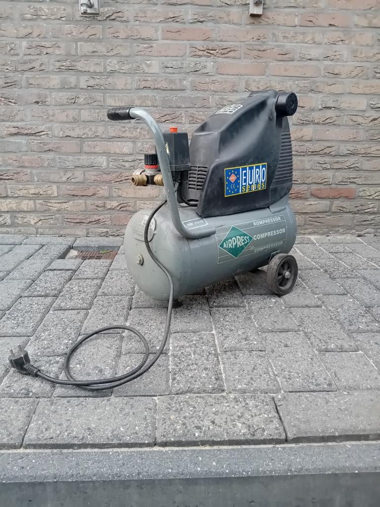 Airpress HLO 215/25 compressor, Doe-het-zelf en Verbouw, Compressors, Minder dan 25 liter, Ophalen, Minder dan 200 liter/min