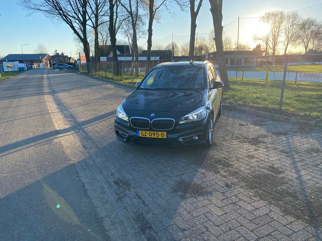 BMW 2-Serie Active Tourer 218i 136pk 2014 Zwart, Auto's, BMW, Voorwielaandrijving, Zwart, Handgeschakeld, Grijs