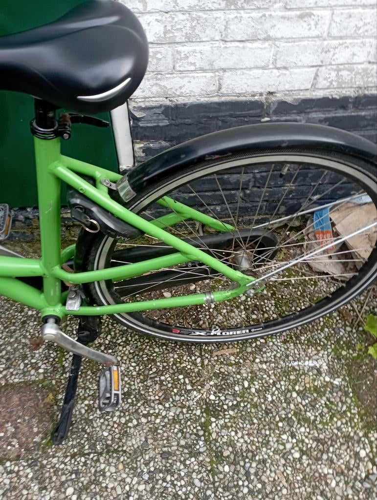 Groene fiets met mand - Ideaal voor stadsritten, Fietsen en Brommers, Fietsen | Dames | Damesfietsen, Versnellingen, Ophalen, Overige merken
