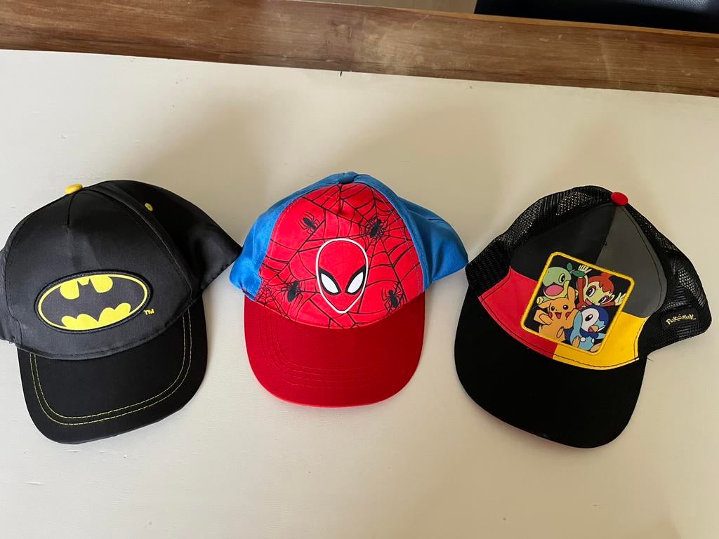 Batman - Spiderman - Pokenon petten, Ophalen of Verzenden, Zo goed als nieuw, Jongen of Meisje