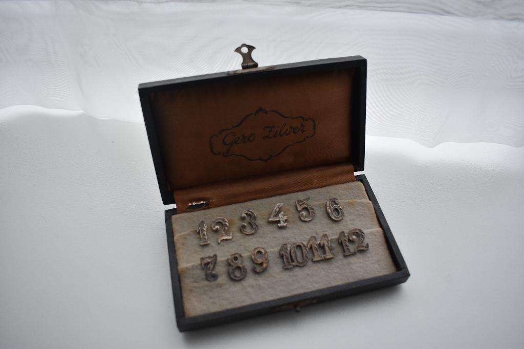 Gero Zilver tafel nummer cijfer 1 - 12 AVRO NCRV geldclip, Ophalen of Verzenden