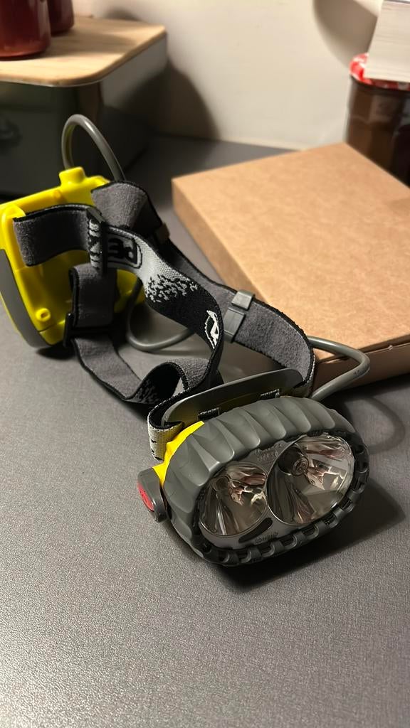 Petzl hoofdlamp Duo voor sport en bouw, Ophalen, Zo goed als nieuw