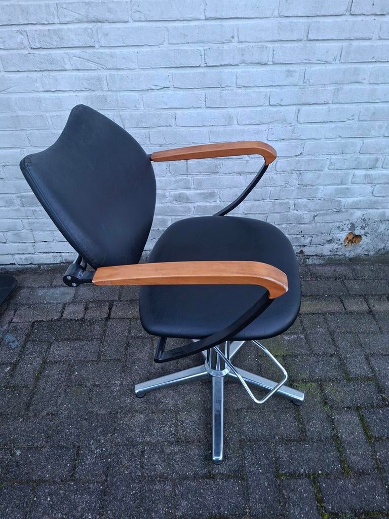 Kappersstoel - Werkt goed, mag weg voor leuke prijs, Huis en Inrichting, Gebruikt, Zwart, Ophalen of Verzenden, Leer