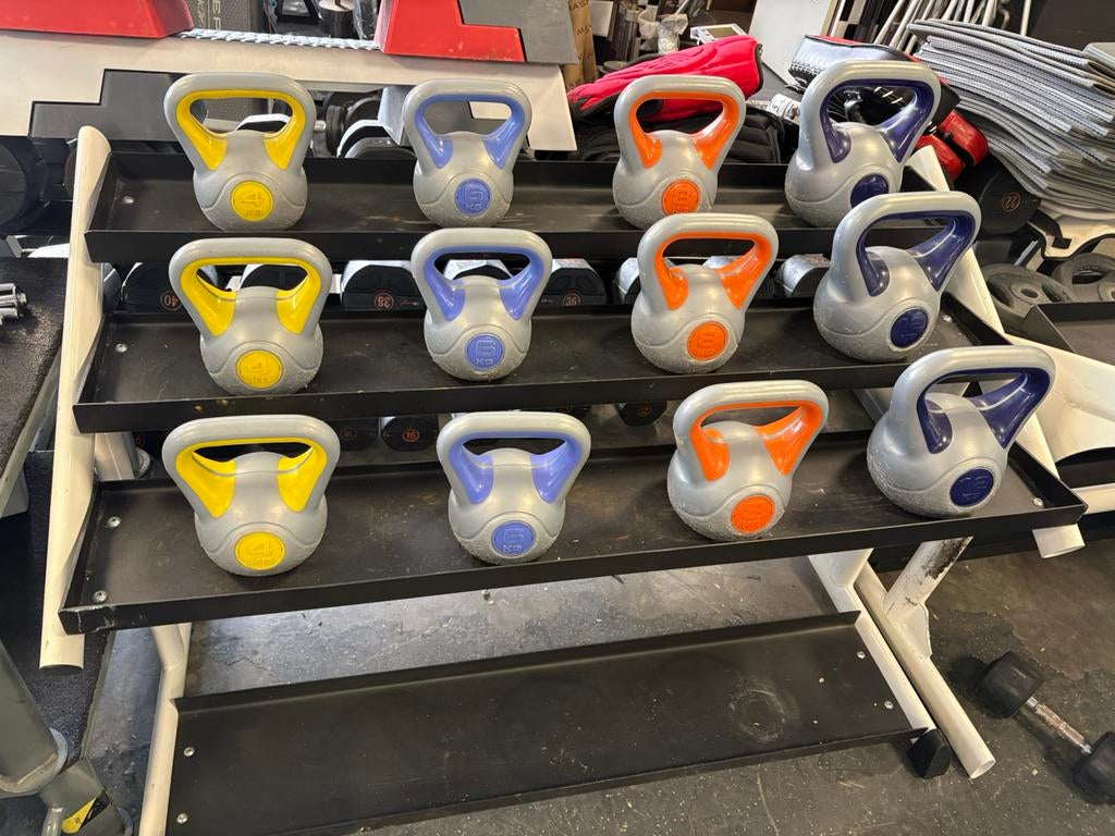 Kettlebells 3 x 4-6-8-12 kg incl kettlebell rek, Ophalen, Gebruikt, Incl, Rek