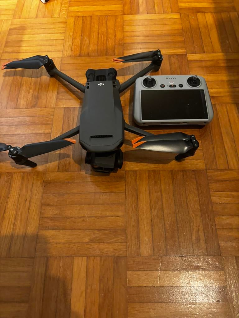 Dji mavic 3 pro defect, Audio, Tv en Foto, Drones, Zo goed als nieuw, Professionele drone, Topkwaliteit, DJI, 900 gram tot 4 kilo