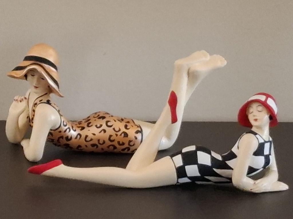 Set 2 st. Vintage bad dames met retro badpakken, Verzamelen, Beelden en Beeldjes, Verzenden, Zo goed als nieuw, Mens