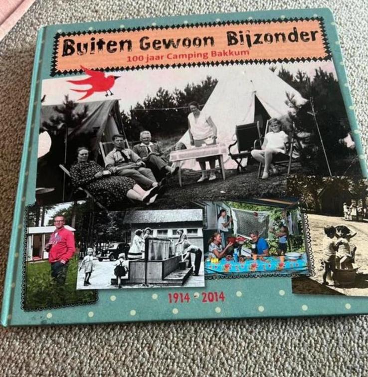Buiten Gewoon Bijzonder, 100 jaar Camping Bakkum, Ophalen of Verzenden, Zo goed als nieuw