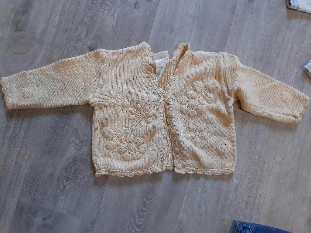 Geel vestje van Laura Ashley - maat 110, Meisje, Trui of Vest, Ophalen of Verzenden, Zo goed als nieuw