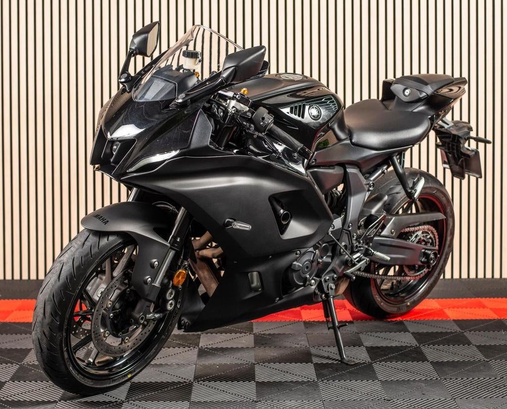 YAMAHA R7 (bj 2024)