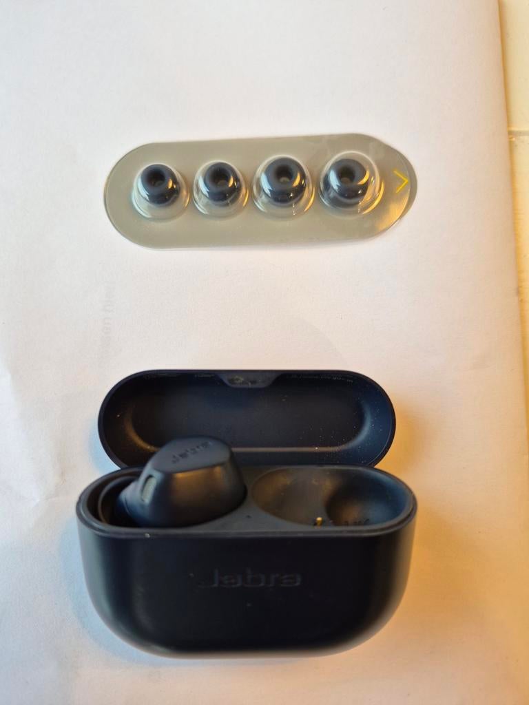 Jabra Elite Active 8 (links) + Laadcase (navy blue), Audio, Tv en Foto, Koptelefoons, Ophalen of Verzenden, Gebruikt, Overige merken