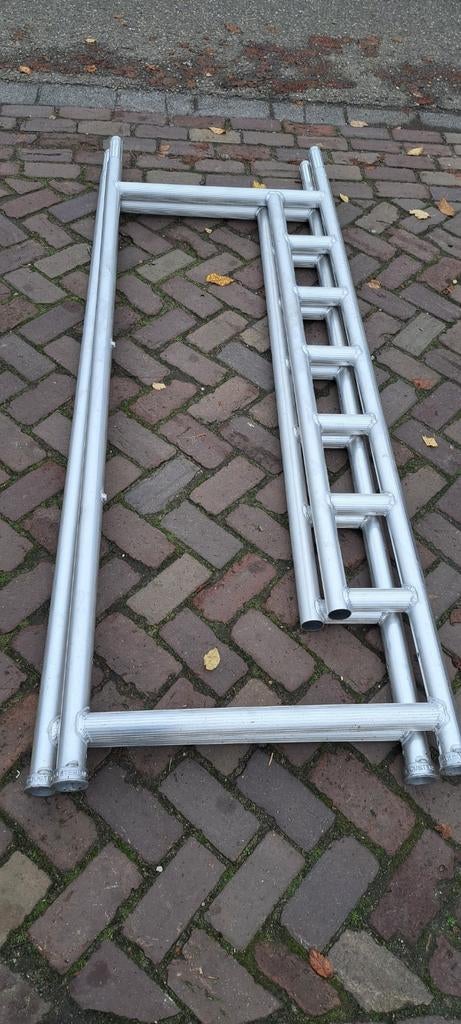 Doorloopframes van custers-euroscaffold en altrex breed/smal, Nieuw, Ophalen of Verzenden