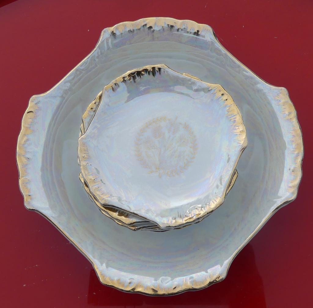 Apart Gevormd Petit- four Set Parelmoer met Gouden randje, Huis en Inrichting, Keuken | Servies, Nieuw, Ophalen of Verzenden, Bord(en)