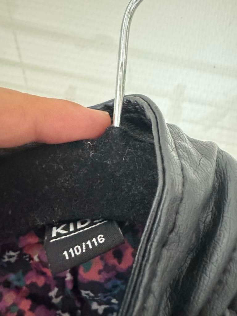 Mooie leren meisjes jas, Ophalen of Verzenden, Zo goed als nieuw, Maat 128