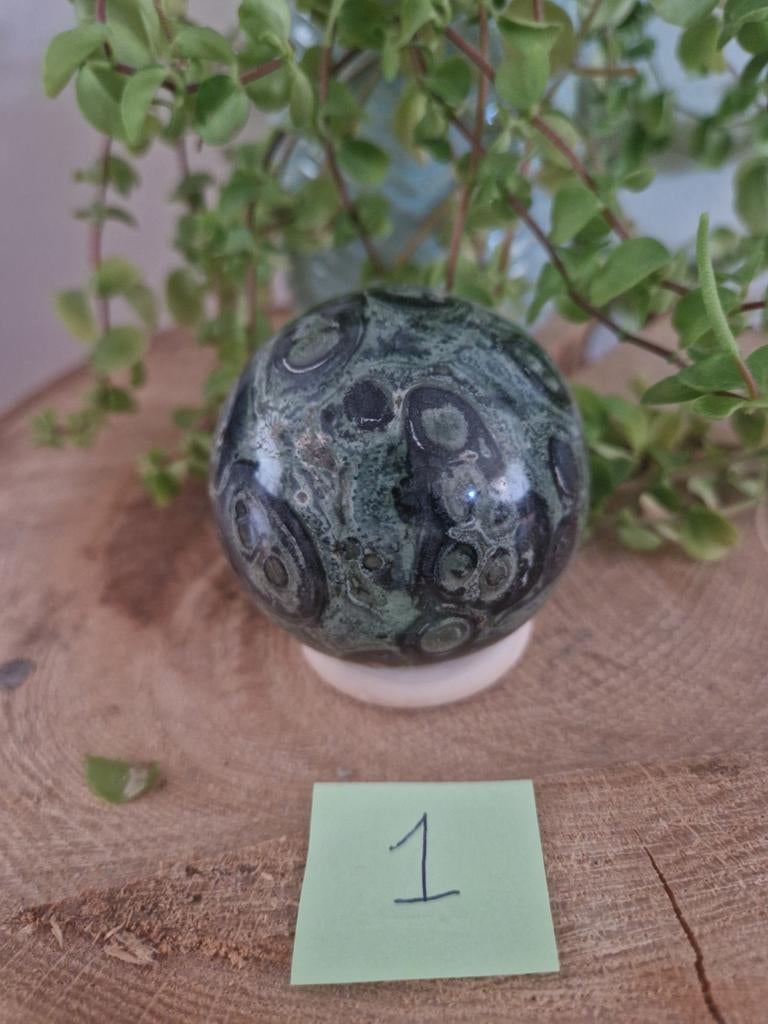 Edelsteen bol Kambaba Jaspis 1 6cm 311 gram Madagascar, Ophalen of Verzenden, Mineraal
