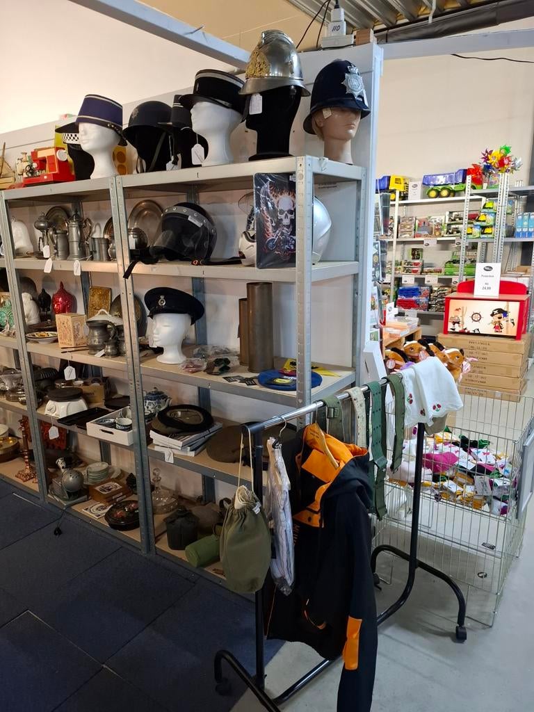 Diverse Militaria: Helm, Brandweer, Leger, Granaathuls, Ophalen, Overige soorten, Overige gebieden, Helm of Baret