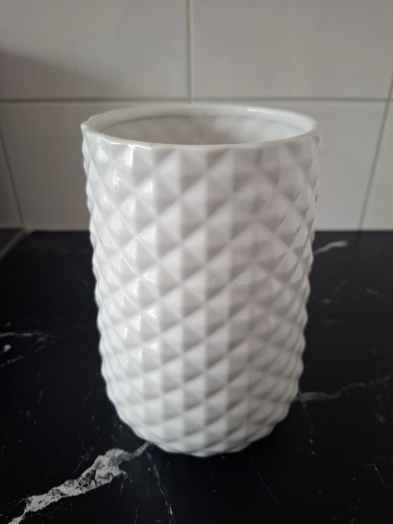 Hema Vaas - Doorsnede 12 cm - Hoogte 21 cm, Wit, Aardewerk of Porselein, Ophalen of Verzenden, Zo goed als nieuw