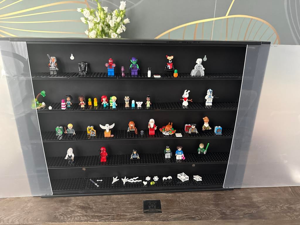 Lego Minifiguren in Vitrinekast, Kinderen en Baby's, Speelgoed | Duplo en Lego, Ophalen, Zo goed als nieuw, Losse stenen, Lego