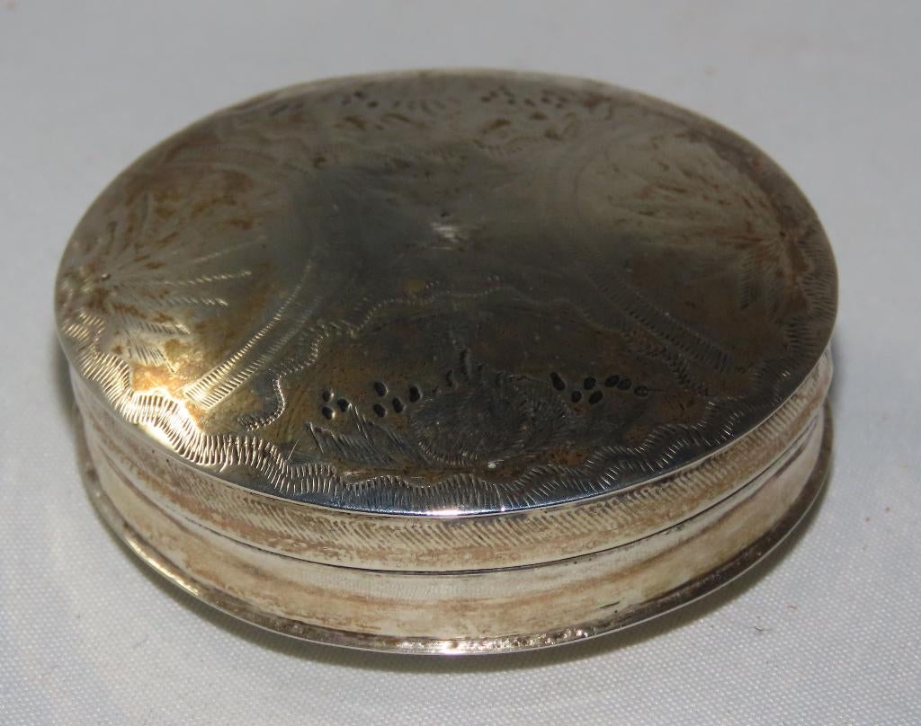 Antiek zilver rond doosje, 1857-1918, 2e gehalte zilver, Antiek en Kunst, Verzenden, Zilver
