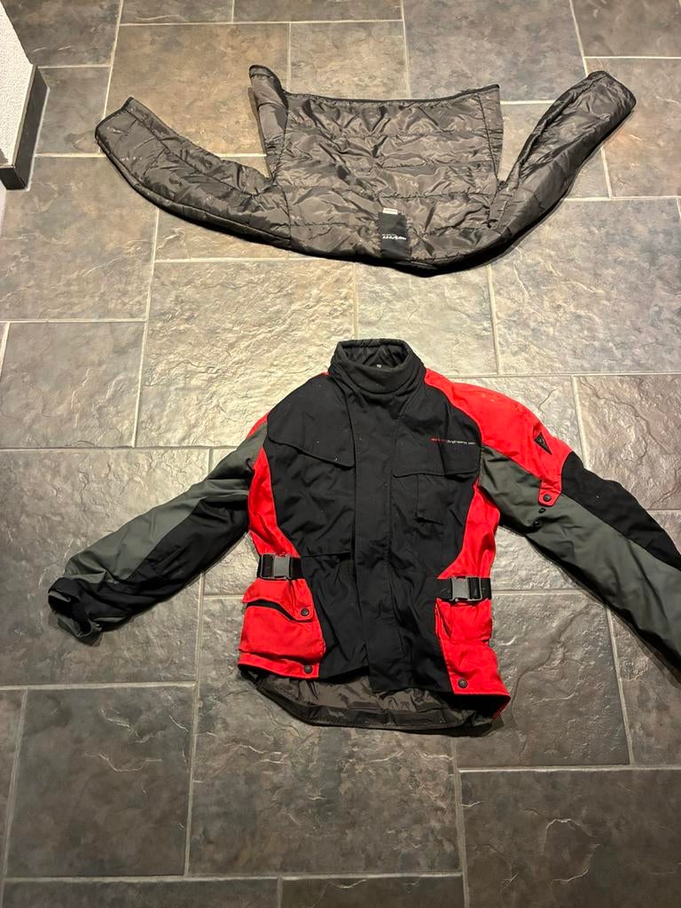 Te koop revit motorjas maat s, Jas | textiel, Revit, Zonnebloem, Mvwhandel@gmail.com