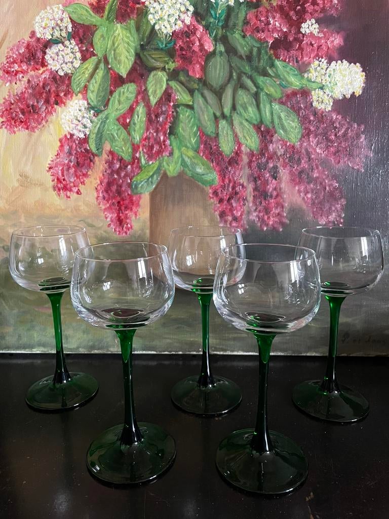 5 vintage hoge Franse wijnglazen met helder glas groene voet, Ophalen of Verzenden, Zo goed als nieuw, Overige typen