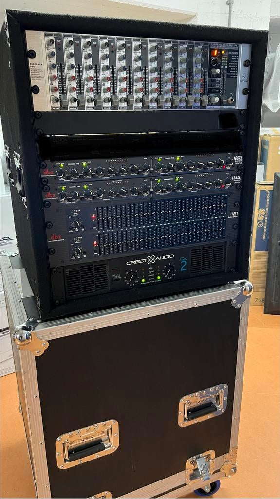 Audioset in bekleed 19” rack met stolpkist, Ophalen, Zo goed als nieuw, Audio