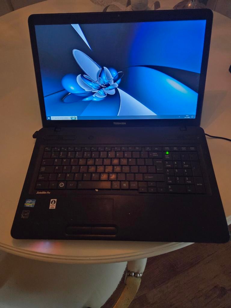 Toshiba satellite pro 17 inch laptop izgst, HDD, 2 tot 3 Ghz, Qwerty, Intel Core i3