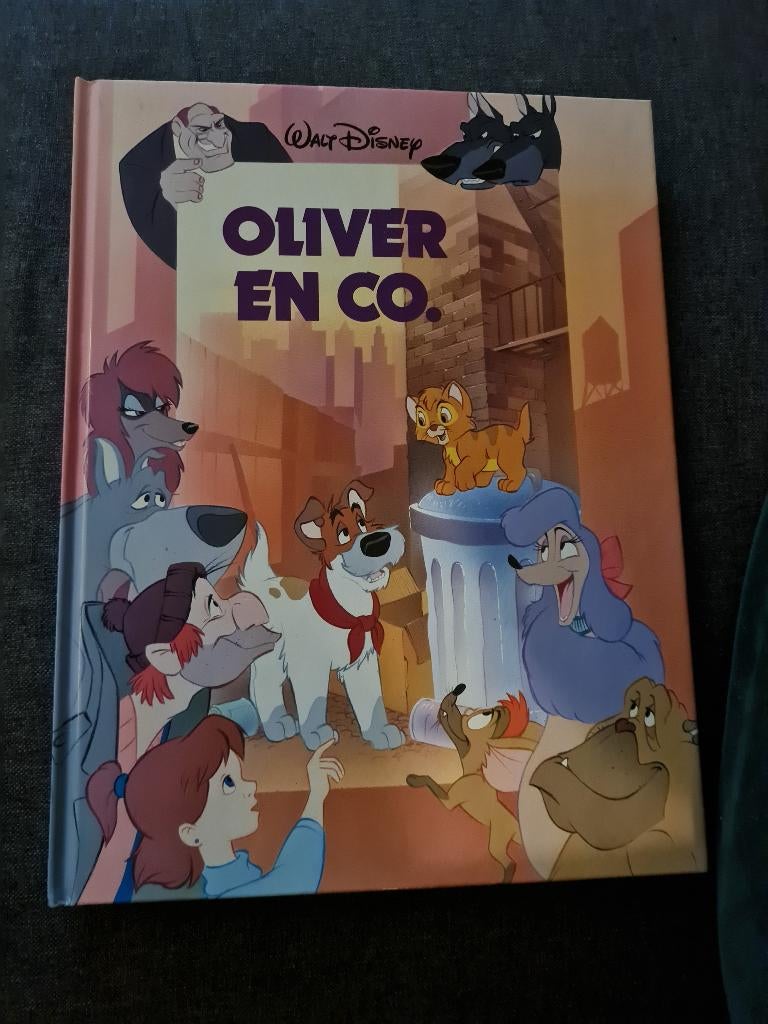 "Oliver & Co" Disney-boek., Verzamelen, Disney, Zo goed als nieuw, Overige typen, Overige figuren, Ophalen