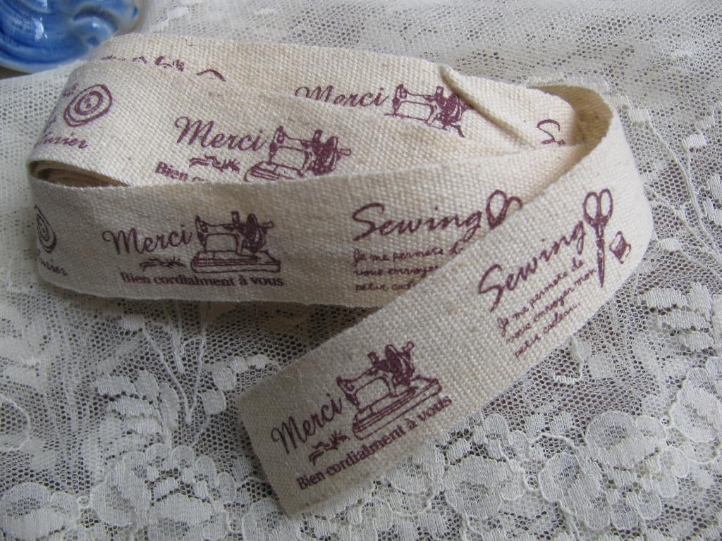 Restant Stuk Band met Naaimachine & Fournituren - 100 x 2 cm, Verzenden, Gebruikt, Lint, Band of Elastiek