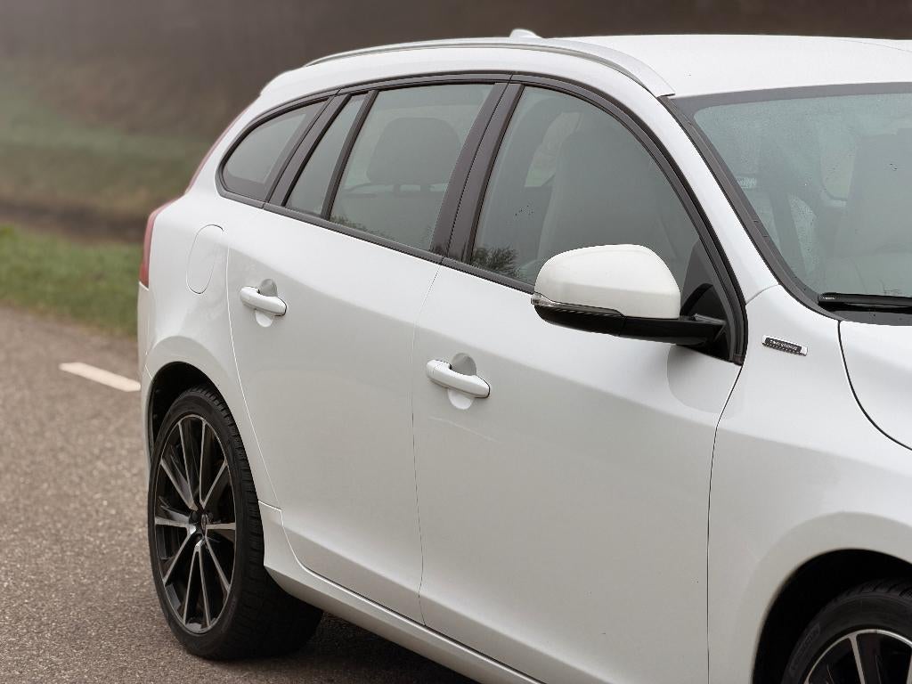 Volvo V60 D5 Twin Engine 231pk Geartronic AWD Plug In Hybrid, Automaat, 1800 kg, Vierwielaandrijving, 1880 kg