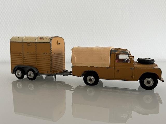 Corgi Toys Gift Set 2 Land Rover 109 WB met Pony Trailer, Hobby en Vrije tijd, Modelauto's | 1:43, Ophalen of Verzenden, Gebruikt