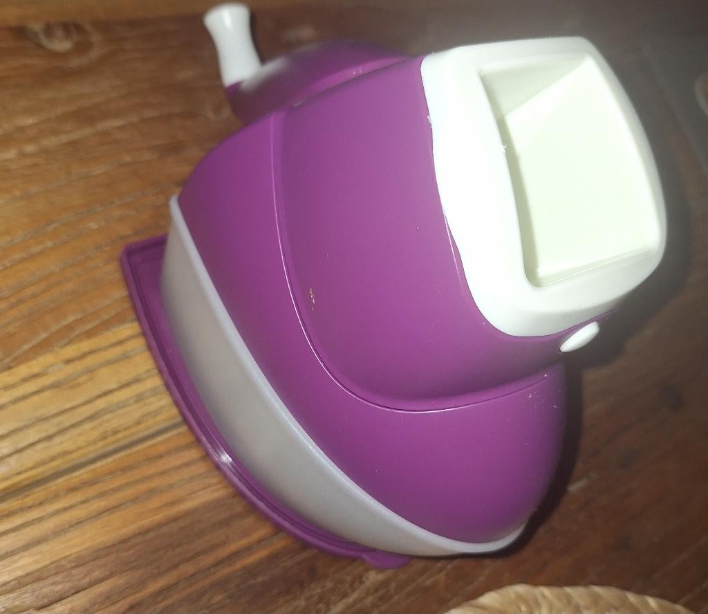 Tupperware kaasrasp, Huis en Inrichting, Keuken | Tupperware, Ophalen, Gebruikt, Paars, Overige typen