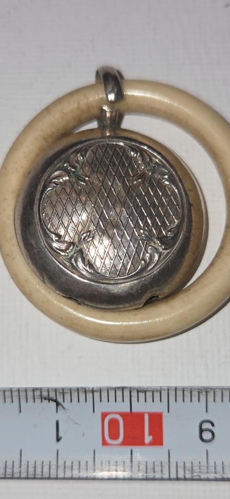 Zilveren baby rammelaar met klavertje 4, Ophalen of Verzenden, Zilver