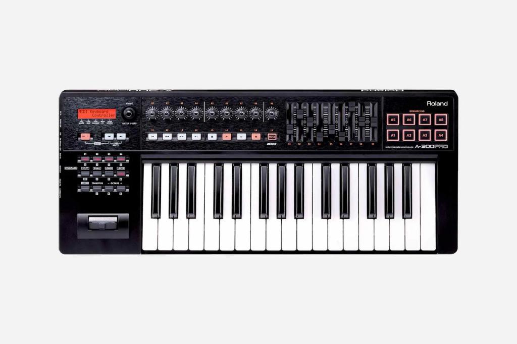 roland A300 PRO keyboard met hoes en standaard, Roland, Zo goed als nieuw, Midi-aansluiting, Overige aantallen