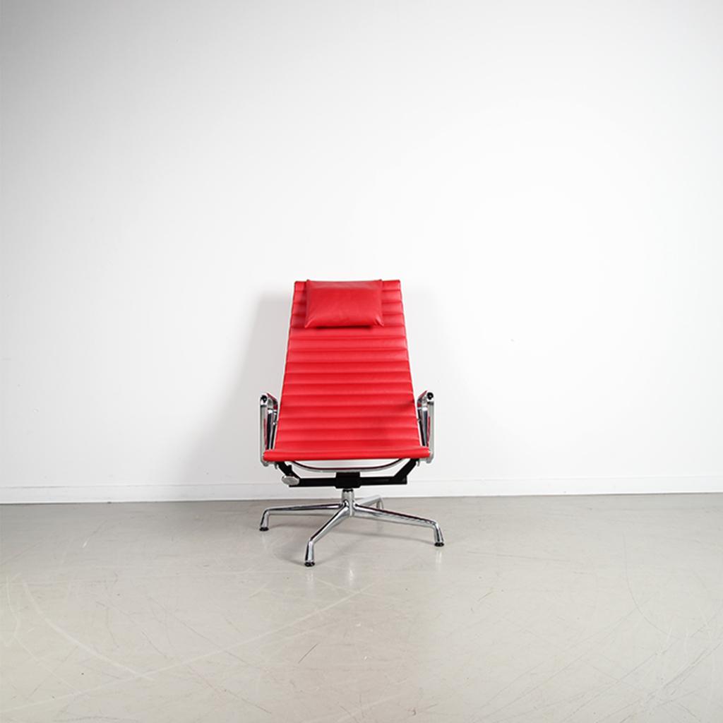 1x Vitra Eames EA 124 + 125 Set Rood Leer – Chroom, Huis en Inrichting, Fauteuils, Niet ingevuld, Niet ingevuld, 75 tot 100 cm