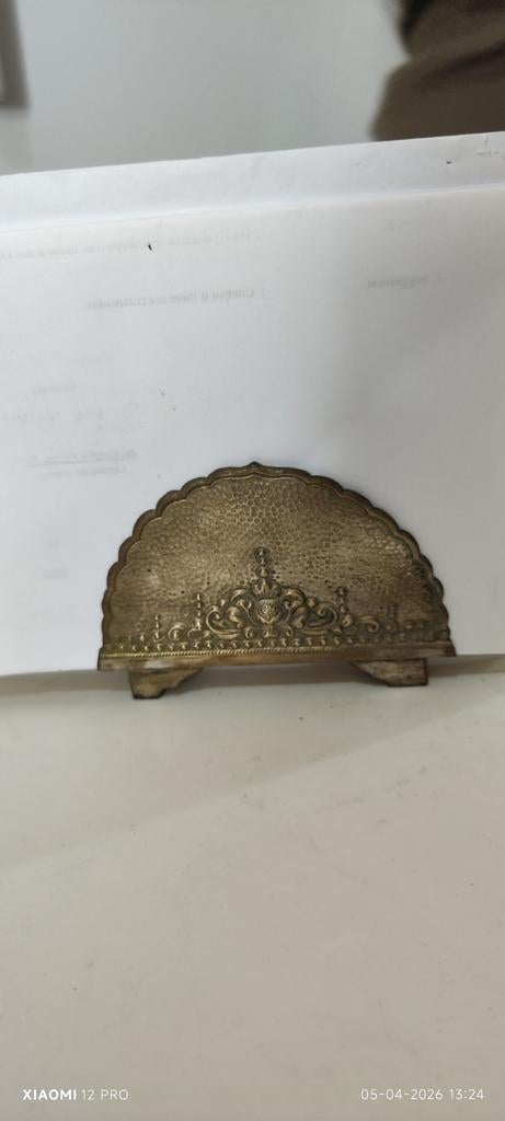 T.K.A. Handmade brievenhouder uit Indonesia., Ophalen of Verzenden, Gebruikt, Ovaal, Metaal