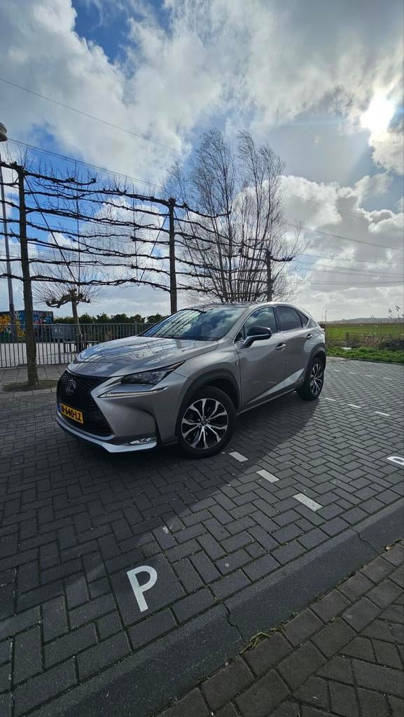 Lexus NX 300h AWD F Sport Panorama dak., Auto's, Lexus, Automaat, Zwart, 1760 kg, Leder