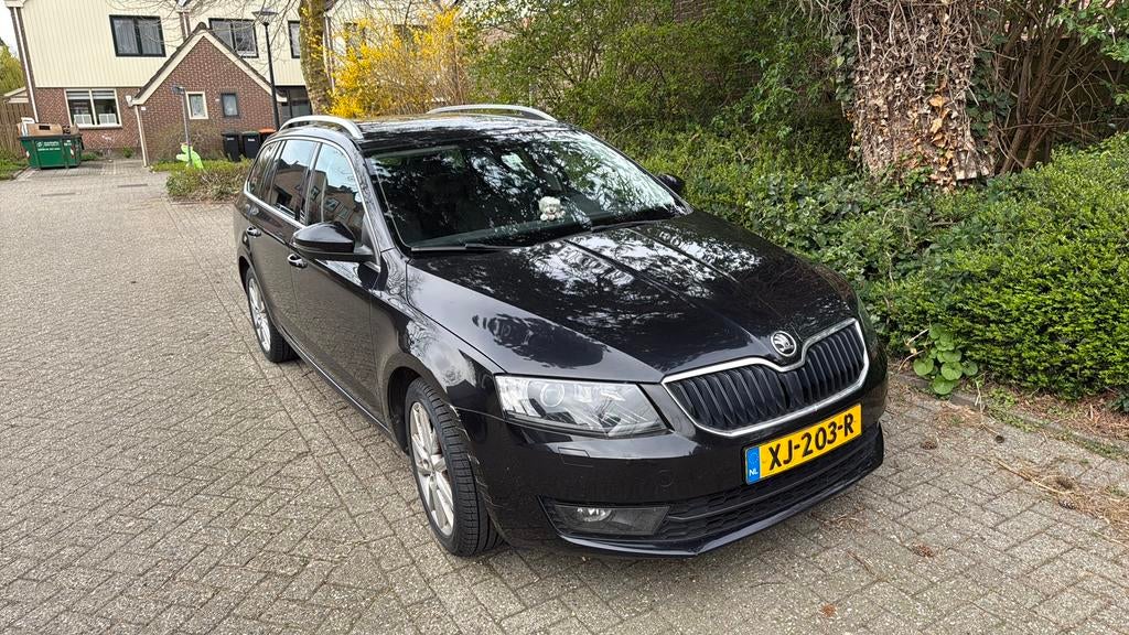 Skoda Octavia 1.4 TSI 110KW Combi Dsg-7 2016 Zwart, Auto's, 4 cilinders, 1192 kg, 1395 cc, Particulier