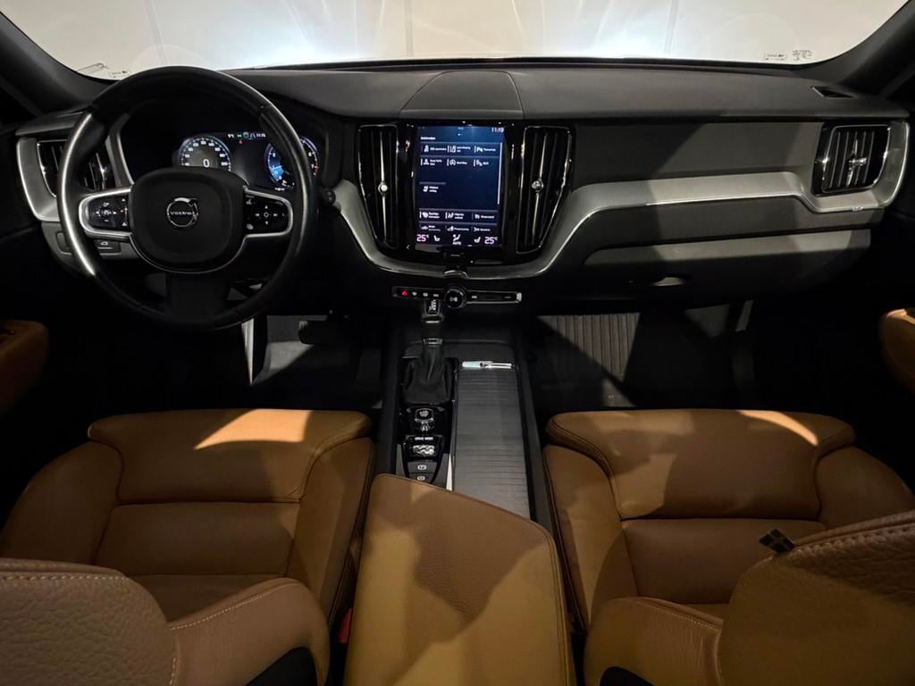 Volvo XC60 2.0 T5 Inscription AUT /Virtual/PANO/Keyless/Clim, Gebruikt, Euro 6, 4 cilinders, Bedrijf
